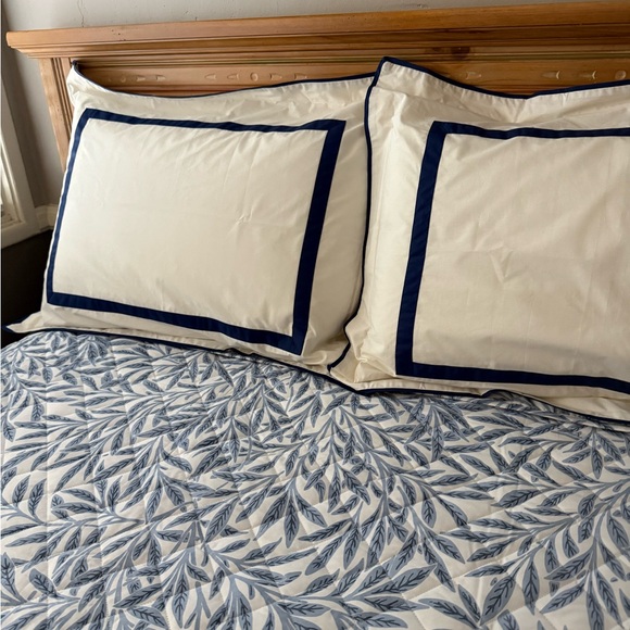 SOLD-SOLD.   Pottery Barn 2 White Shams❗️ - Picture 2 of 4